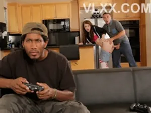 Ba mẹ đi du lịch, anh trai ở nhà quan hệ cô gấu ruột của mình