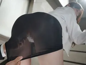 Cô vợ bán thân chi trả tiền nợ cho Anh xã suốt một năm mà Người chồng không hề hay biết