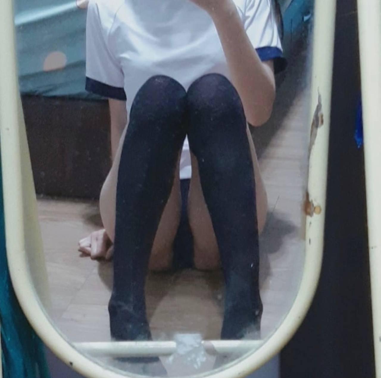 Jingdong Films JD-124 Cô gái trẻ xinh đẹp bị một kỹ thuật viên nam dụ dỗ và lừa dối bằng nhiều cách khác nhau