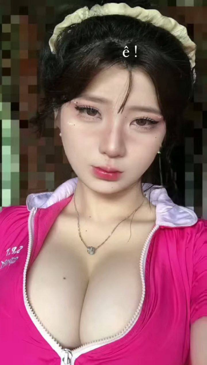 Nữ thần tính khí đến quyến rũ trang phục gợi cảm gợi cảm kéo quần lót mông to trắng béo hơi có lông màu hồng