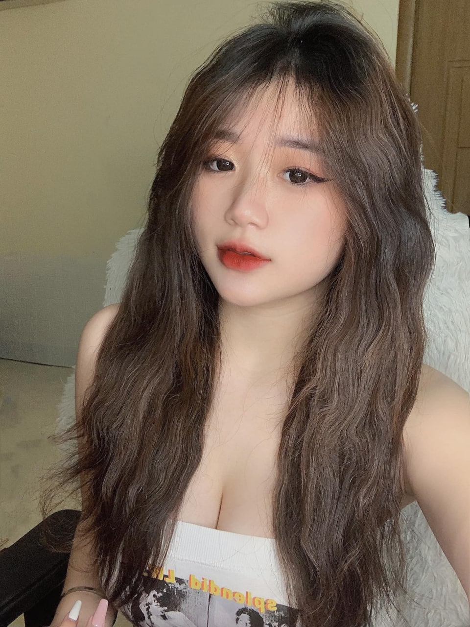 Lời thì thầm của em nhân viên với anh cấp trên đẹp trai: “chúng ta vào nhà nghỉ trú mưa thôi”